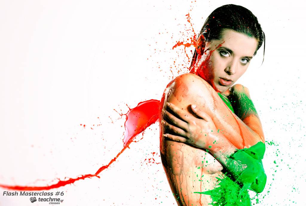 Φωτογράφιση καλλιτεχνικού γυμνού με μπογιές πράσινο και κόκκινο